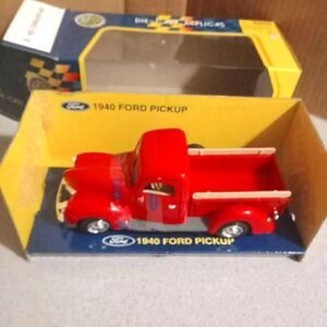 1940 Ford Pickup Truck Red 1:24 Scale Diecast Model Motormax 73234RD Collectible